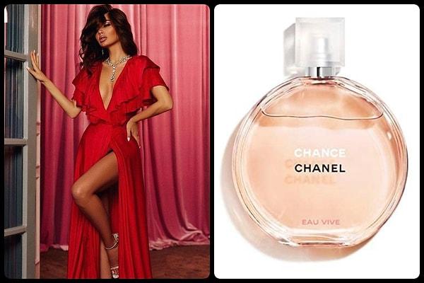 Seksi ve gösterişli bir ruha ve giyim tarzına sahipseniz, sizi temsil edecek olan efsane koku: Chanel Chance! Muhteşem gece kıyafetlerinizin en iyi aksesuarı olacak.