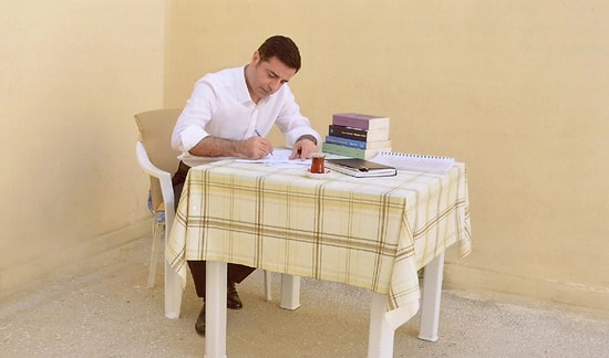 Çekmecesinden Demirtaş'ın Kitabı Çıkan Avukata Sürgün