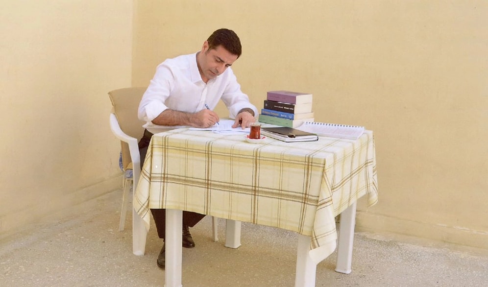 Çekmecesinden Demirtaş'ın Kitabı Çıkan Avukata Sürgün