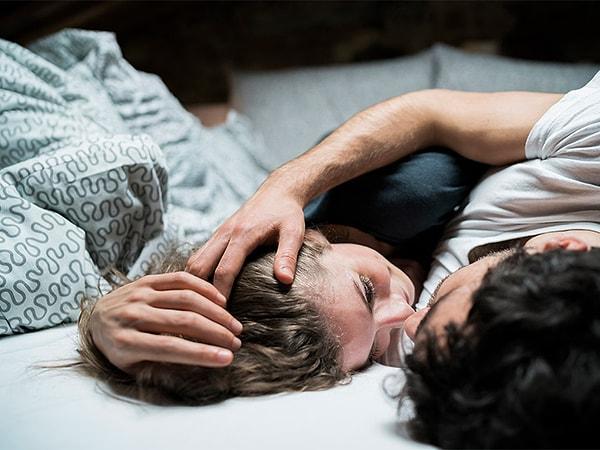 İlişki uzmanı Dr, John Gottman, öpüşme eyleminin, bir ilişkinin sağlam bir şekilde devam etmesini sağlayabileceğini iddia ediyor.