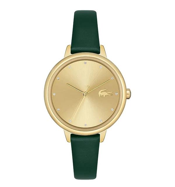 9. Bu gold detaylı yeşil Lacoste saat, şık bir aksesuar seçimi olacak.