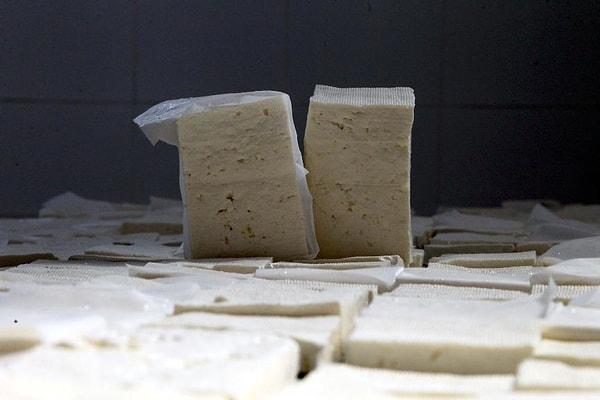2014 yılında asgari ücretle 64 kg kaşar, 69 kg da beyaz peynir alabiliyorken, 2022'de 50 kg kaşar, 55 kg da beyaz peynir alınabiliyor.