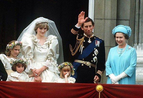 15. Prenses Diana ve Prens Charles'ın düğünü 1981 yılında tüm dünyada 750 milyon kişi tarafından izlenmiştir.