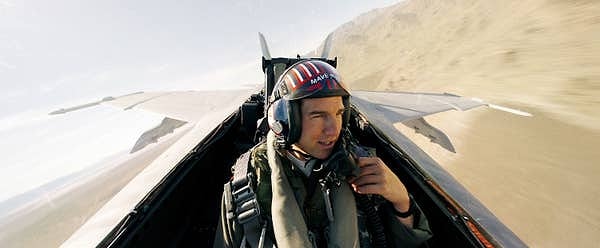 12. Top Gun: Maverick'in çekimlerinde donanma, oyuncu kadrosuna ve ekibine insanların asla göremeyeceği yerleri çekme izni vermiş.