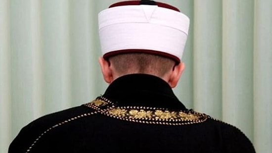 Camide Kadınla Basılan İmamın İşine Son Verildi