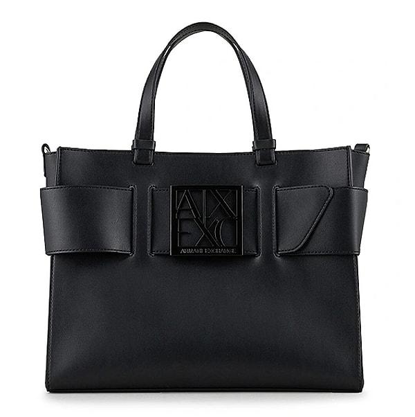 10. Armani Exchange markasının en çok tercih edilen çanta modeli ise…