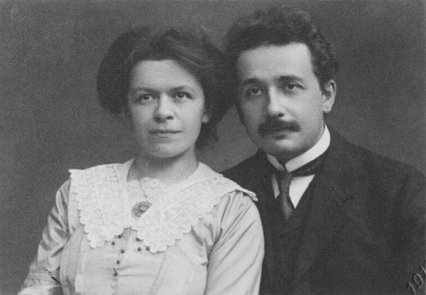 13. Einstein, 1921 yılında aldığı Nobel Ödülü'nden kazandığı parayı boşandığı eşi Marić'e, oğullarını desteklemek için yolladı.