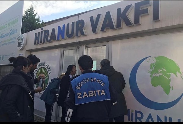 İmamoğlu, Hiranur Vakfı’nun kurucusu Yusuf Ziya Gümüşel’in altı yaşındaki kızını müridiyle ‘evlendirmesi’ ve çocuğun yıllarca istismar edilmesiyle ilgili ise ”Göz yuman, ihmali bulunan kim varsa suçun parçasıdır” diye konuştu.