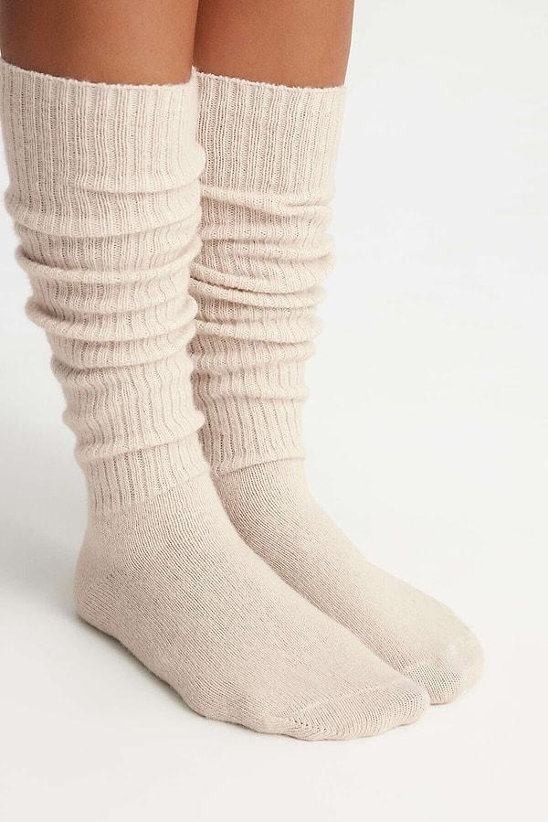 11. En sevilen Oysho çorabını tayt kombinlerinde severek kullanabilirsin.