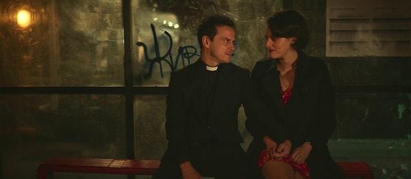 Fleabag'ın ikinci sezonu, baş karakterin kameraya veda etmesiyle sona ererken, Hot Priest rahipliğini koruyarak Tanrı ile kalmayı seçti.
