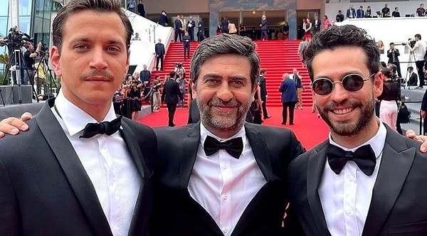 Filmin prömiyeri Antalya film festivalinde yapıldı. Dünya prömiyeri ise 75. Cannes Film Festivali’nde gerçekleştirildi.