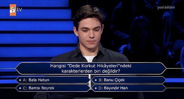 Dün akşam yayınlanan yeni bölümde başta Batu, sunucu Kenan İmirzalıoğlu başta olmak üzere tüm Türkiye'nin heyecanla beklediği 12. soru açıldı!