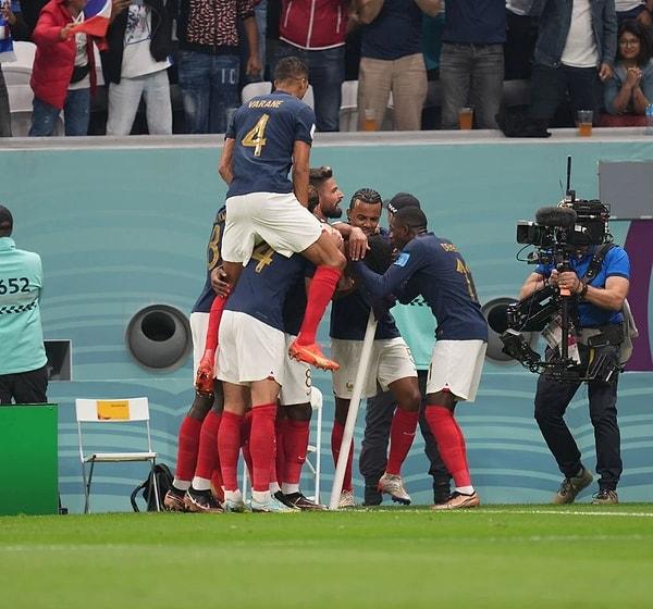 Zorlu karşılaşmada İngiltere'yi 2-1 mağlup eden Fransa da yarı finali garantileyen takımlardan oldu.