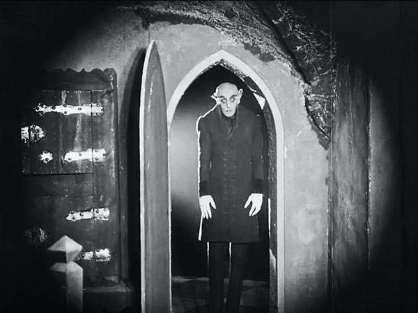 17. Nosferatu (1922)