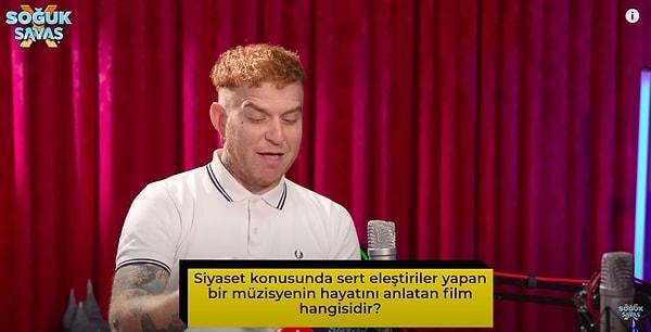 Youtube'da yayınlanan Soğuk Savaş adlı komedi programına katılan Gökhan Özoğuz, “Siyaset konusunda sert eleştiriler yapan bir müzisyenin hayatını anlatan film hangisidir?” sorusuna verdiği cevapla hem güldürdü hem de çok konuşuldu.