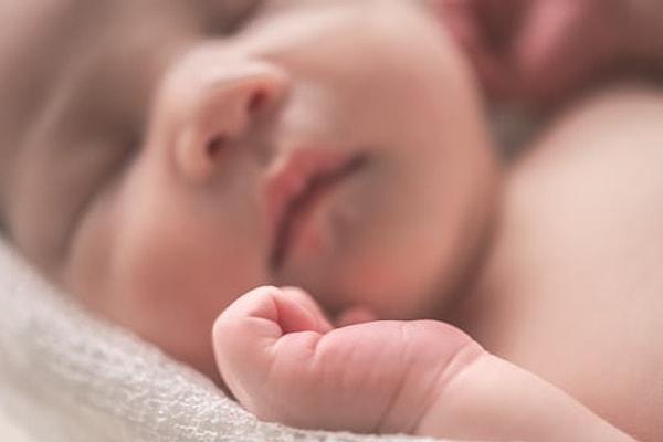 13. Bebeklerin rahimde tüyleri olur.