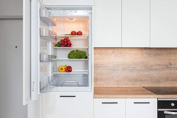 Buzdolabınızı birkaç haftada bir detaylıca temizlemek oldukça önemli.