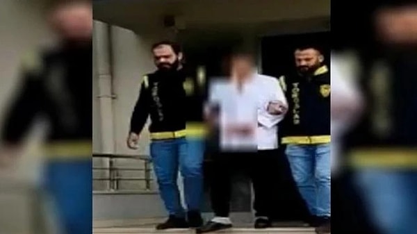 4. Dördüncü sahte doktor vakası hastanede yakalandı. Bu kez de Mersin'de kendisini 'anestezi doktoru' olarak tanıtan Mehmet Kadir U., gözaltına alındı.