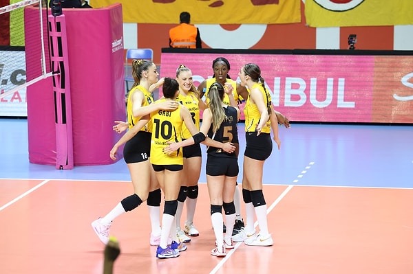 Türkiye, FIVB Kadınlar Kulüpler Dünya Şampiyonası'na ev sahipliği yapacak. Organizasyon 14-18 Aralık tarihlerinde Antalya'da gerçekleştirilecek.