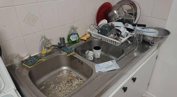 2. "Bulaşıkları yıkayıp mutfağı böyle bırakmış..."