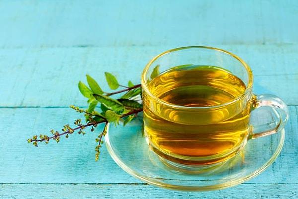9. Fesleğen çayı, uçucu bileşenleri sayesinde yemeklerden sonra gaz, kolik ve şişkinlik şikayetlerinin giderilmesinde etkilidir