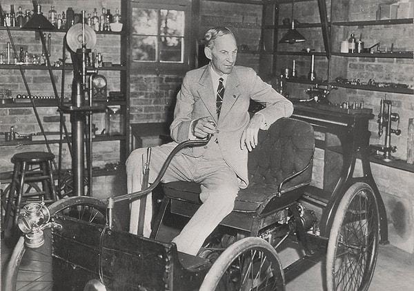 7. Henry Ford'un önceliğiyle seri üretim başladı.