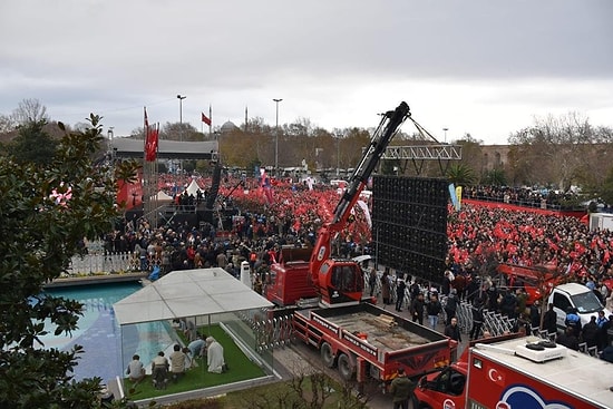 Altılı Masa Meydanda: İmamoğlu'na Destek İçin Saraçhane Tıklım Tıklım