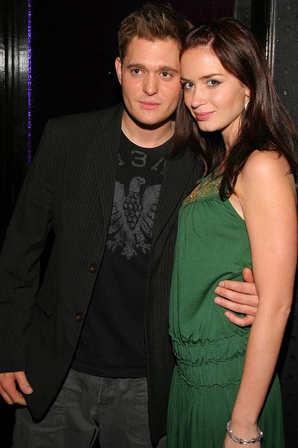 12. А до Джона Красински Эмили Блант была с Майклом Бубле: