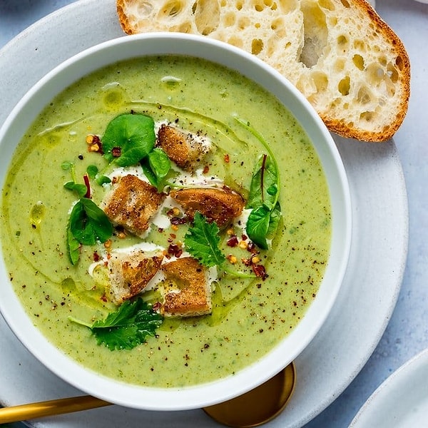 Çorbasından vazgeçmeyenler için: Brokoli Çorbası Tarifi