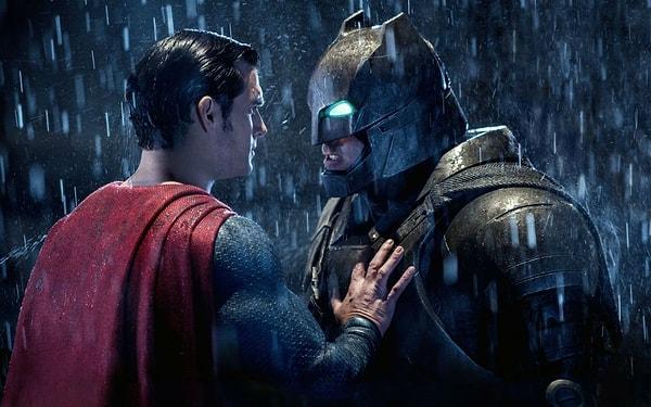 14. Batman v Superman: Adaletin Şafağı'ndan yıllar önce planlanan ve iki kahramanın epik savaşını sunan Batman VS Superman.