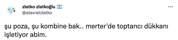 Kapı önünde müşteri keserken Messi.