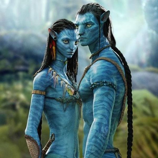 Avatar serisinin ilk filminde; ağabeyi bir hırsızlık olayında ölmüş olan yarı felçi Jake Sully, Pandora ismindeki bir gezegende misyonunun başına geçmek ister.