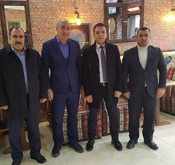 Hakim Komşul’un (en solda) ayrıca AK Parti Sancaktepe yöneticisi Nezir Özalp (en sağda) ile fotoğrafı ortaya çıkmıştı.