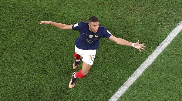 Fransa, yarı finalde Fas'ı 2-0 mağlup ederken Arjantin de Hırvatistan karşısında 3-0'lık skorla sahadan ayrıldı.