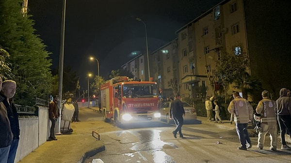 Polis ve itfaiye ekipleri olay yerinden ayrıldıktan sonra Adem Arslanboğa sokağa geri döndü