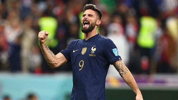 Katar 2022'ye son şampiyon unvanıyla gelen Fransa, burada da başarısını tekrarlarsa üst üste Dünya Kupası kazanan üçüncü ülke olacak.