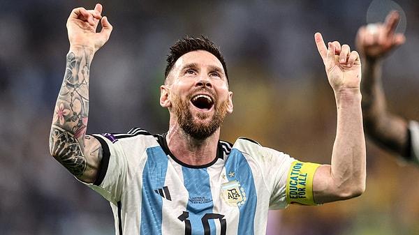 Dünya Kupası'nda 25 kez forma giyerek Alman futbolcu Lothar Matthaus'un rekoruna ortak olan Messi, Fransa karşısında bu alanda liderliği ele geçirecek.