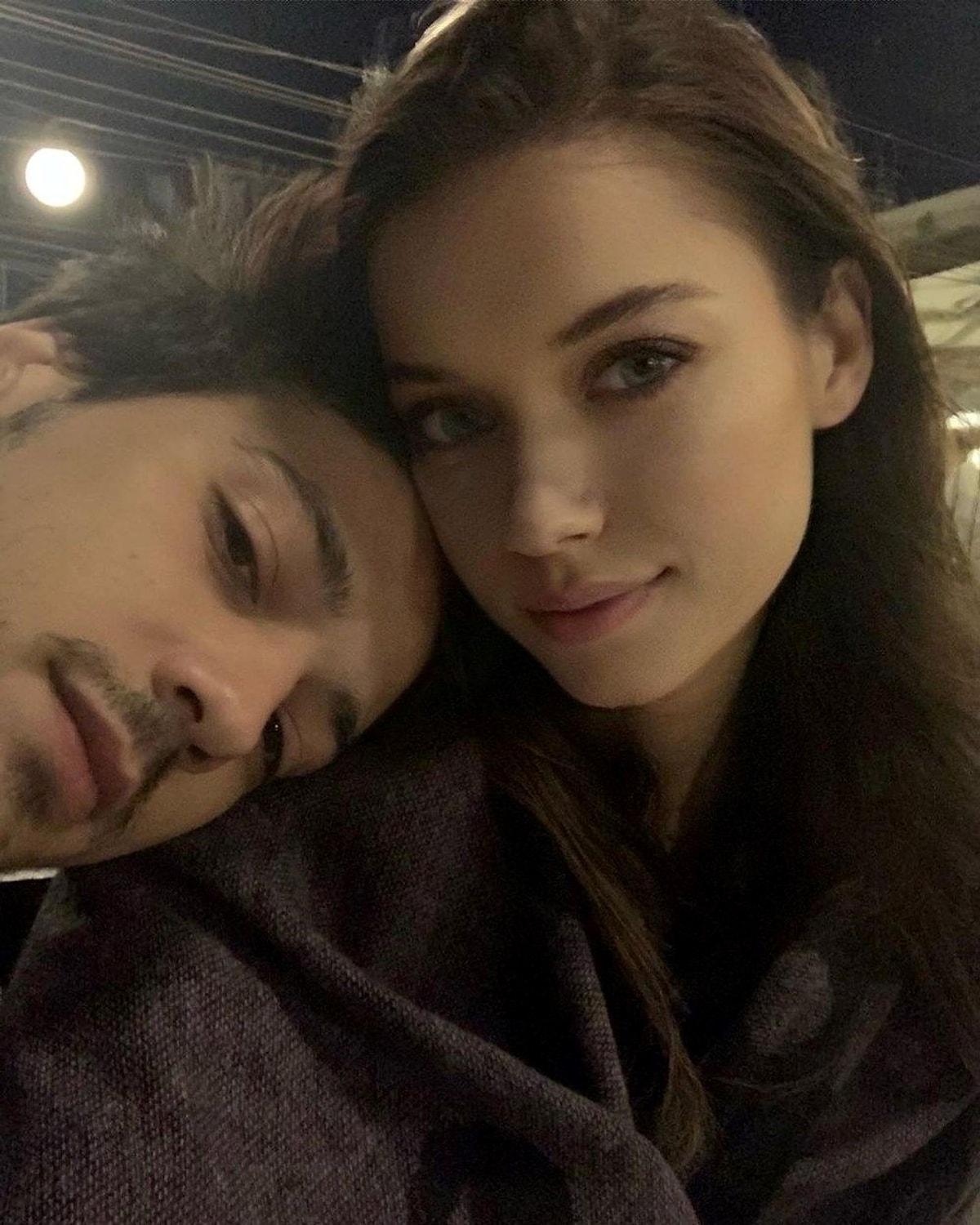 Пфра сарачоглу и мерт. Афра сарачоглу. Афра сарачоглу и мерт рамазан демир. Афра сарачоглу и мерт рамазан обручились. Мерт рамазан демир и мерт языджиоглу.