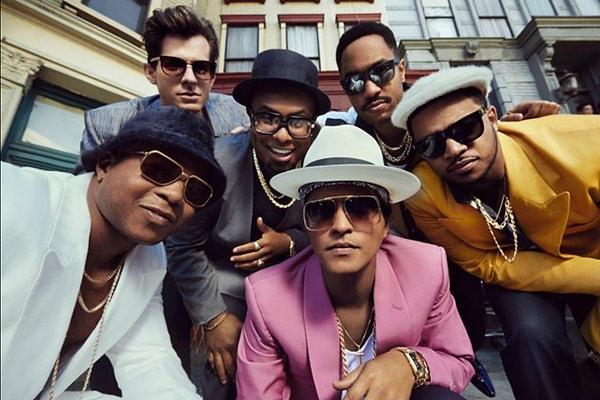 4. Mark Ronson – Uptown Funk (Official Video) ft. Bruno Mars - 4,776,574,192
