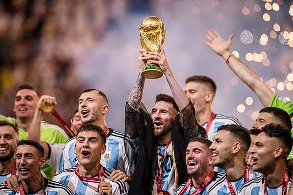 Kupanın Messi'nin ellerinde yükseldiği gece dünya basınına damga vurdu. Ülkemizde de yoğun ilgi gören Fransa ve Arjantin maçının ardından futbolseverler araştırma yapmaya başladı.