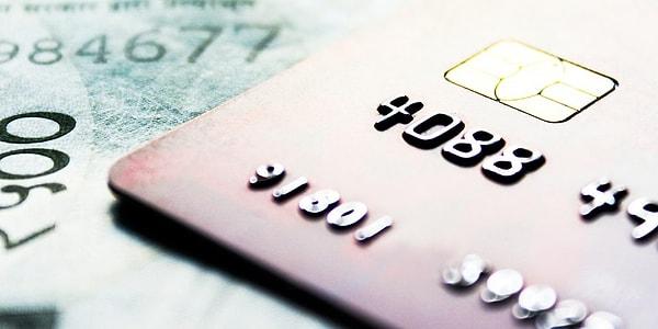 Kredi kartının son kullanma tarihi kartın ön kısmında yazar.