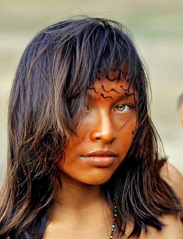 1. Brezilya'daki Amazon Yağmur Ormanlarında kabile üyesi olan 22 yaşındaki Penha Goes - 1997: