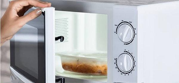 Mikrodalga fırınlar sayesinde yemekleriniz dakikalar içinde hazır oluyor.