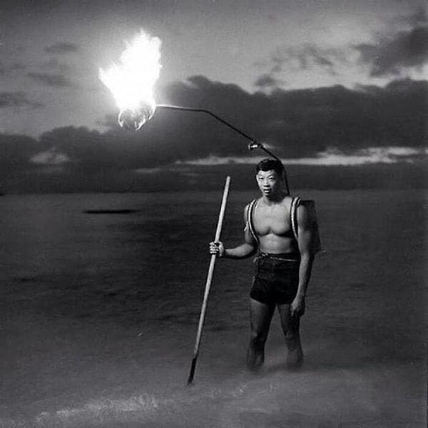 9. Hawaii'de akşam saatlerinde balık tutan adam - 1948: