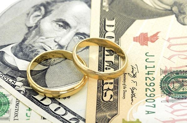 Türkiye İstatistik Kurumu'nun (TÜİK) verilerine göre ekonomik olarak geçiminin sağlanmaması bir boşanma sebebi sayılıyor.