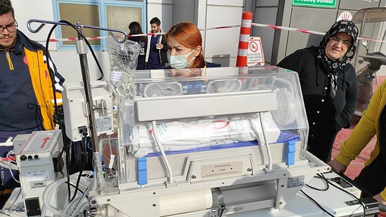 Yeni Doğan Bebeğin Göbek Bağını Taşla Kesip, Terk Ettiler: Yoğun Bakımda Yaşam Mücadelesi Veriyor