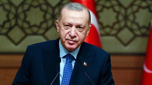 Erdoğan günlerdir tartışılan küçük yaşta evliliklerle ilgili bugün bazı değerlendirmeler yaptı: "Biz, hiçbir zaman kız evladımızın fiziki ve ruhi olgunluğa erişmeden, hukuki olarak reşit hale gelmeden evlendirilmesini tasvip etmedik, tasvip etmiyoruz. Çocuk yaşta cinsel istismar, ne İslami ne insani olarak asla kabul edilebilecek bir davranış değildir."