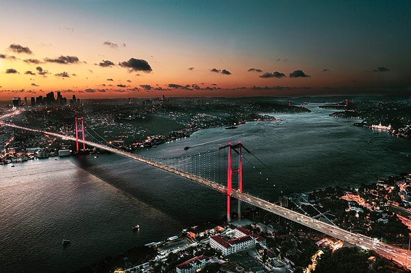 3. 360 derece kesintisiz İstanbul manzarasını kahvenizi yudumlayarak seyretmek