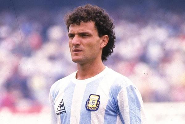Arjantin'in 9 numaralı formasını Cordoba eyaletinde doğan oyuncular arasında en son 1986 yılında José Luis Cuciuffo ile giymişti.