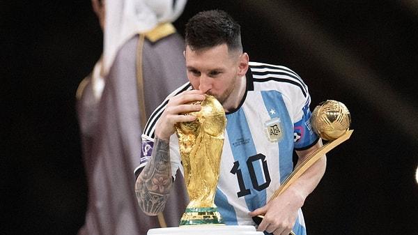 Lionel Messi, muradına erdi ve 35 yaşında kariyerindeki tek eksik olan Dünya Kupası'nı kazandı.